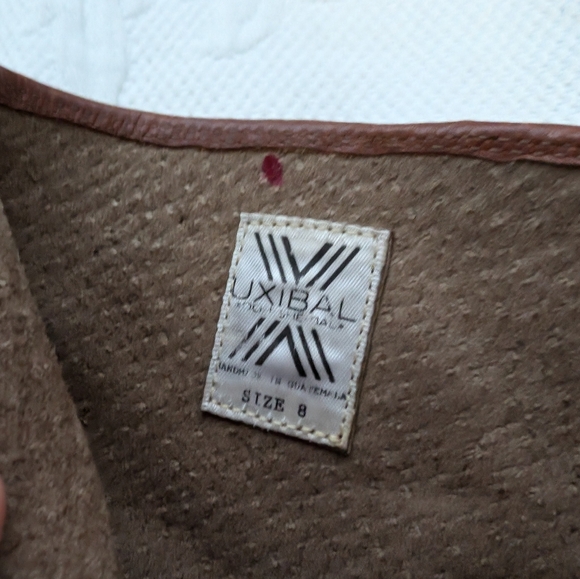 Western Booties w Embroidered Details - Picture 2 of 5